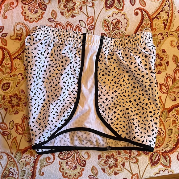 Nike Dry Fit Running Shorts with lining - Picture 4 of 4